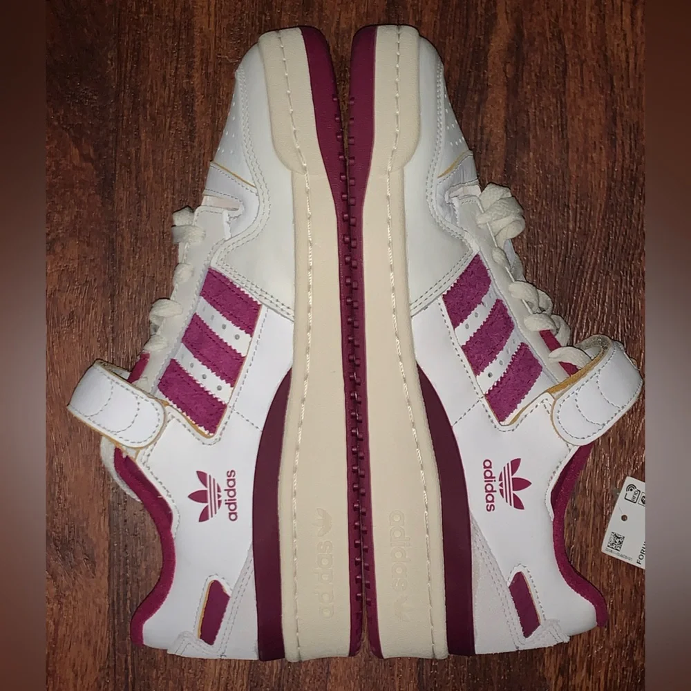 Adidas size 10 Forum 84 low
